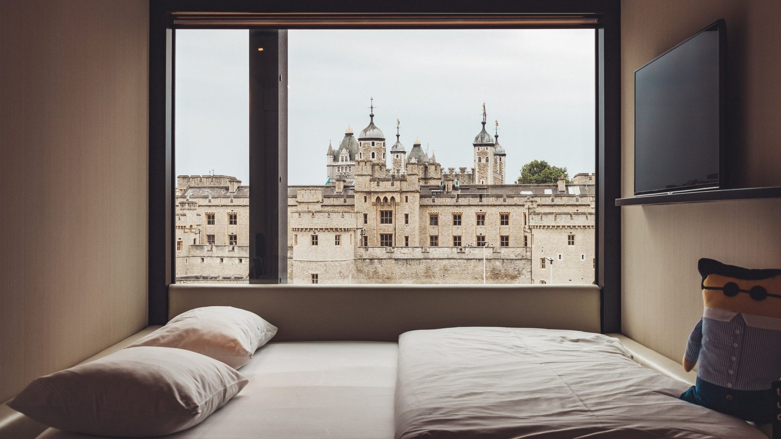 Best Bed Frame for Small Bedroom